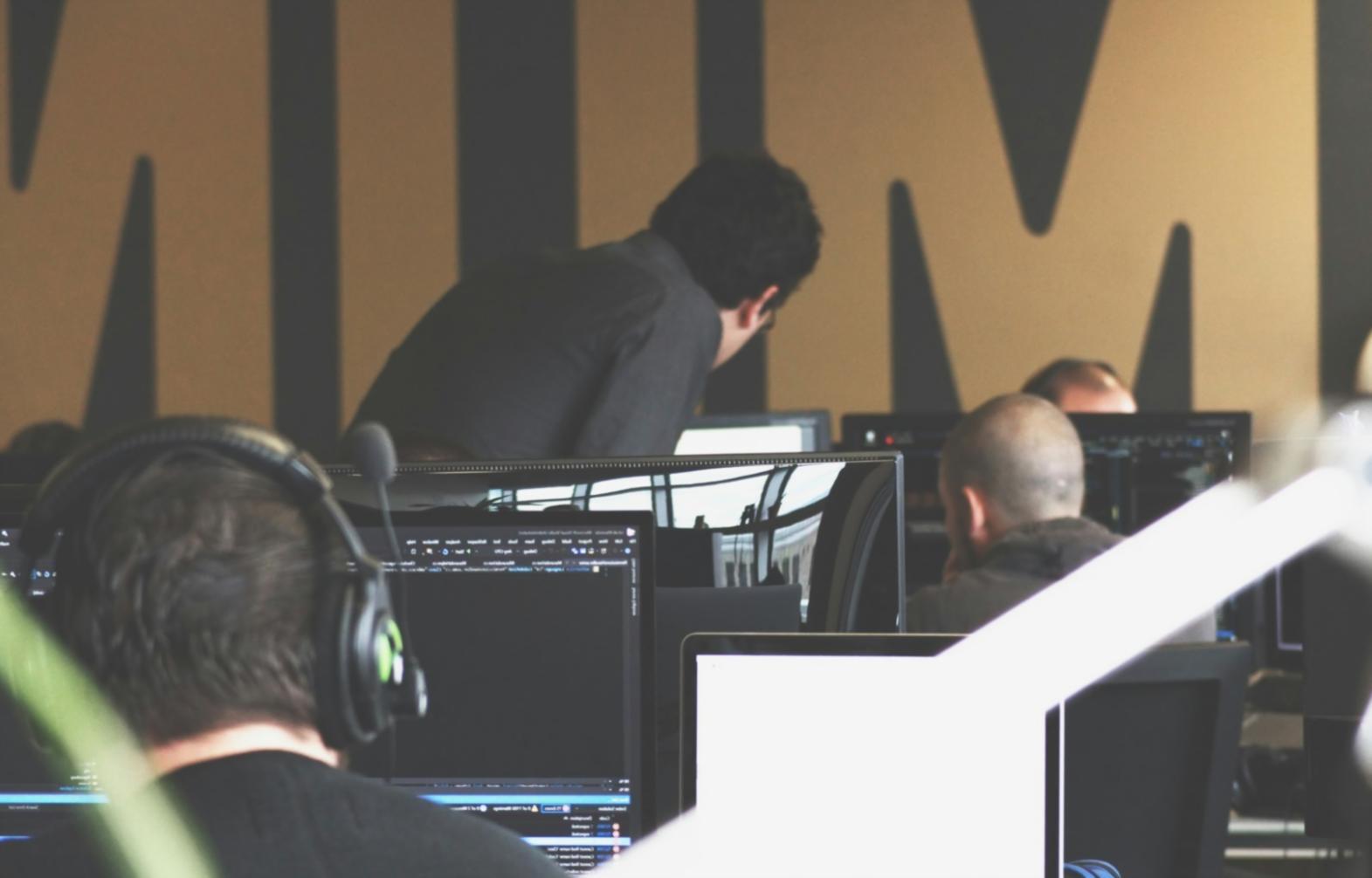 Expertenwissen aus der Praxis für realistische Lerninhalte